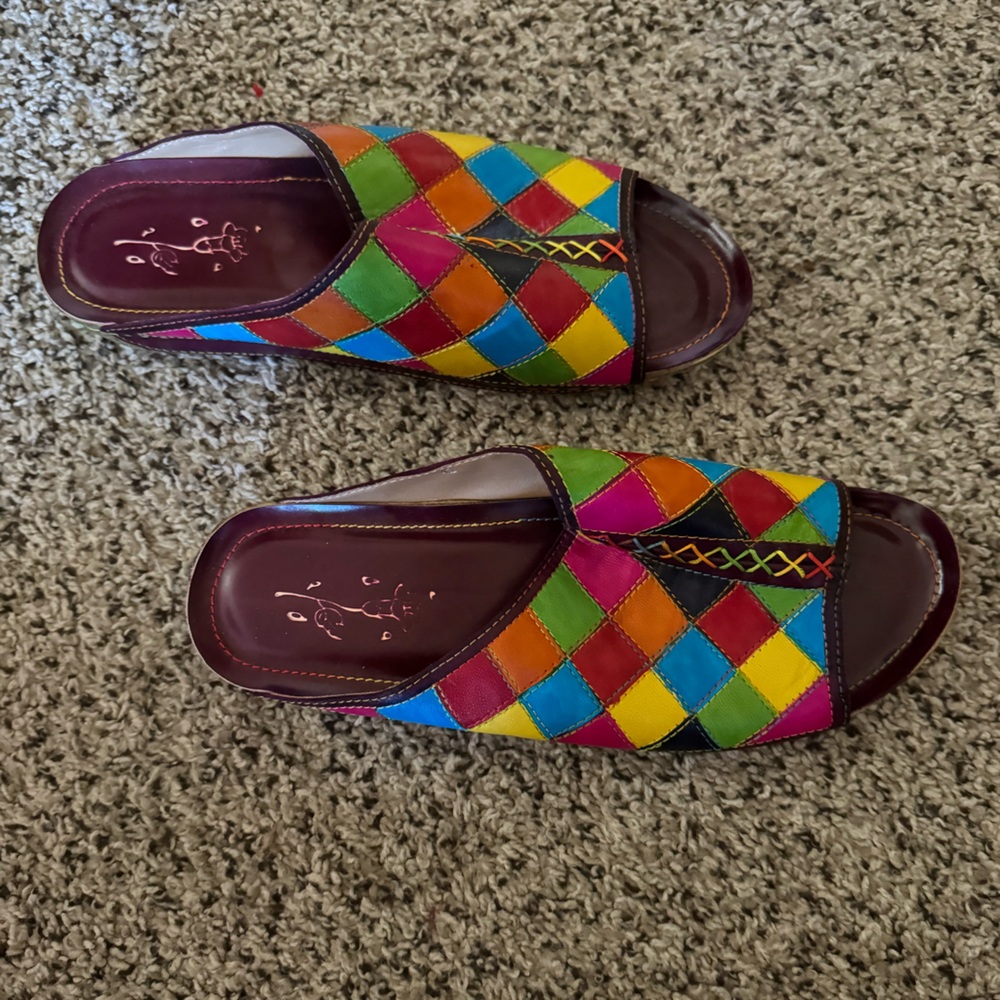 Socofy NWOT Geometric Rainbow Sandals